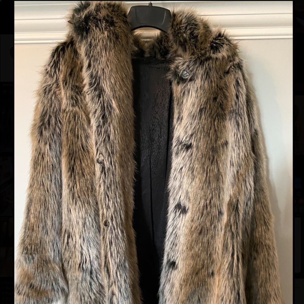 Spirit Hoods Men’s L HOODED GREY WOLF FAUXFUR COAT